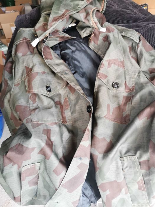 Продавам употребявани дрехи