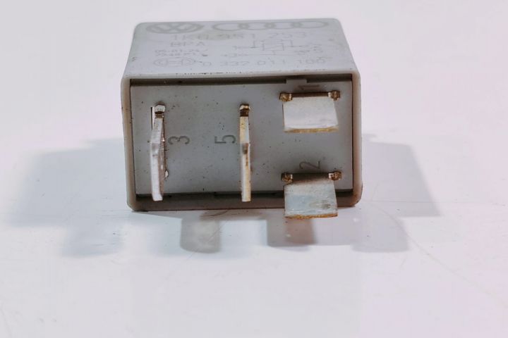 Releu 449  1K0951253 Volkswagen VW Golf a 5-a generatie