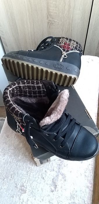 Продам дешево обувь