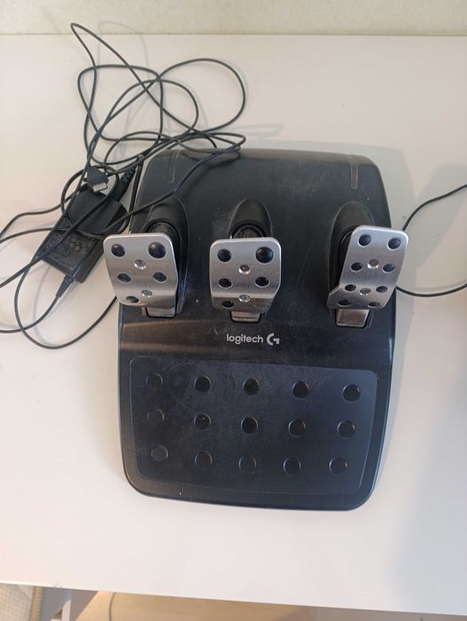 Волан и педали за игри Logitech