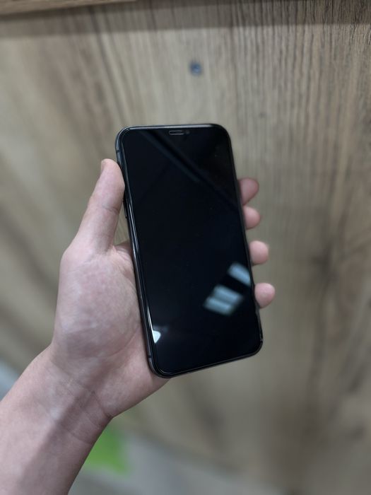 Айфон 11 в хороше состоянии