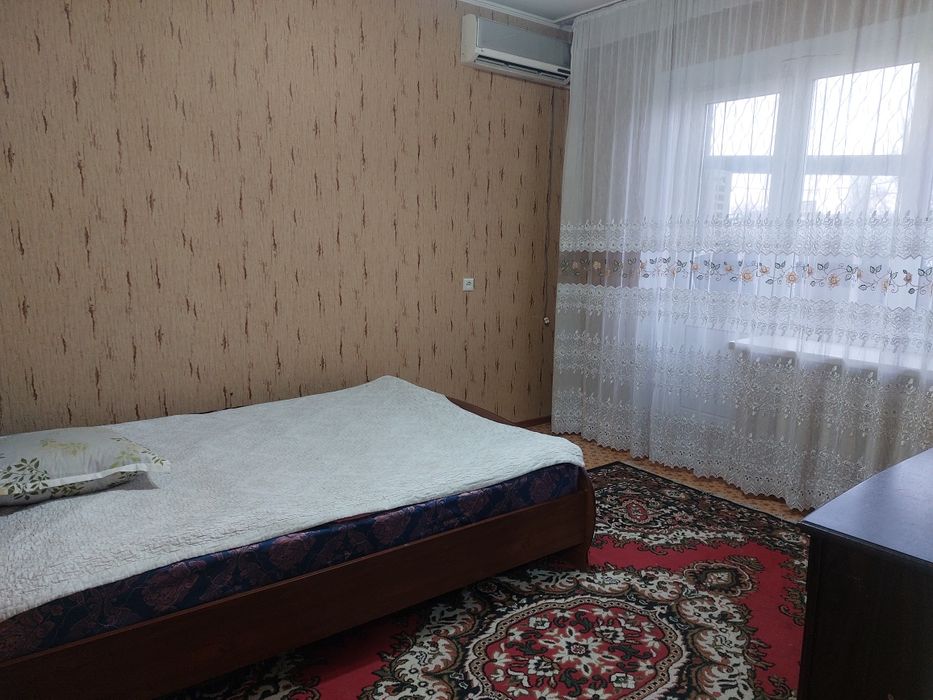 В самом центре города напротив 13 школы