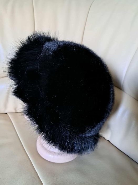 Луксозна зимна дамска шапка