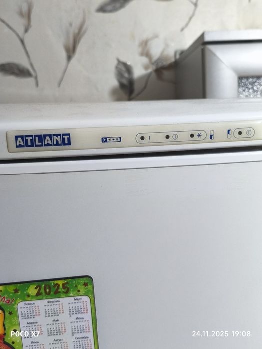 Прадаю холодильник Атлант