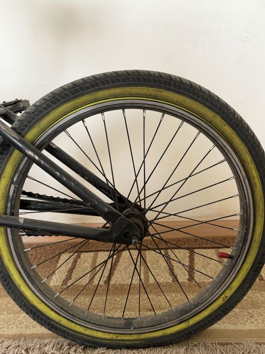 BMX черного цвета