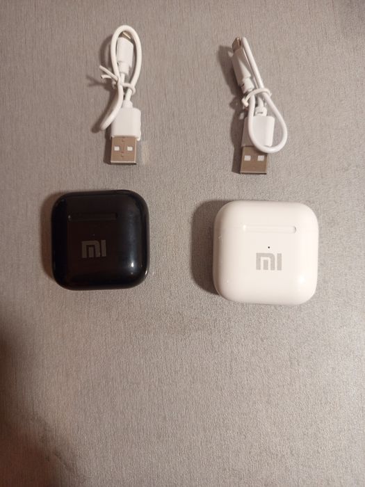 Vând 2 perechi de căști xiaomi
