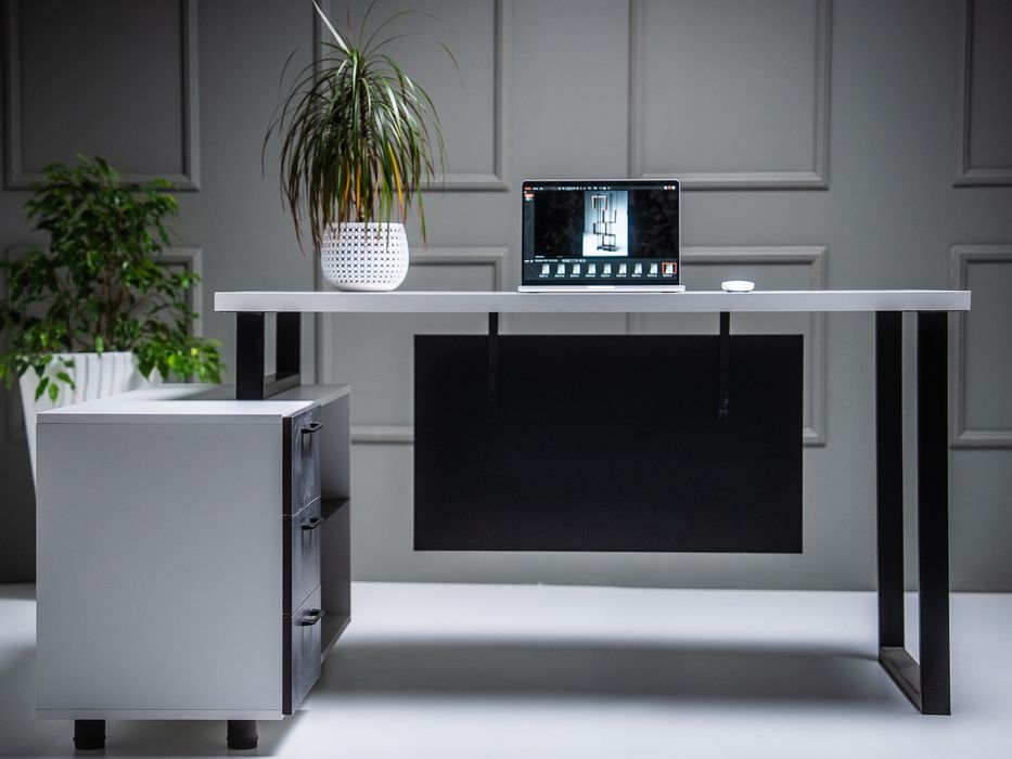 Офисный стол с тумбой