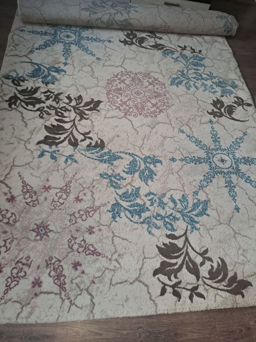 Продаётся ковёр 2×4