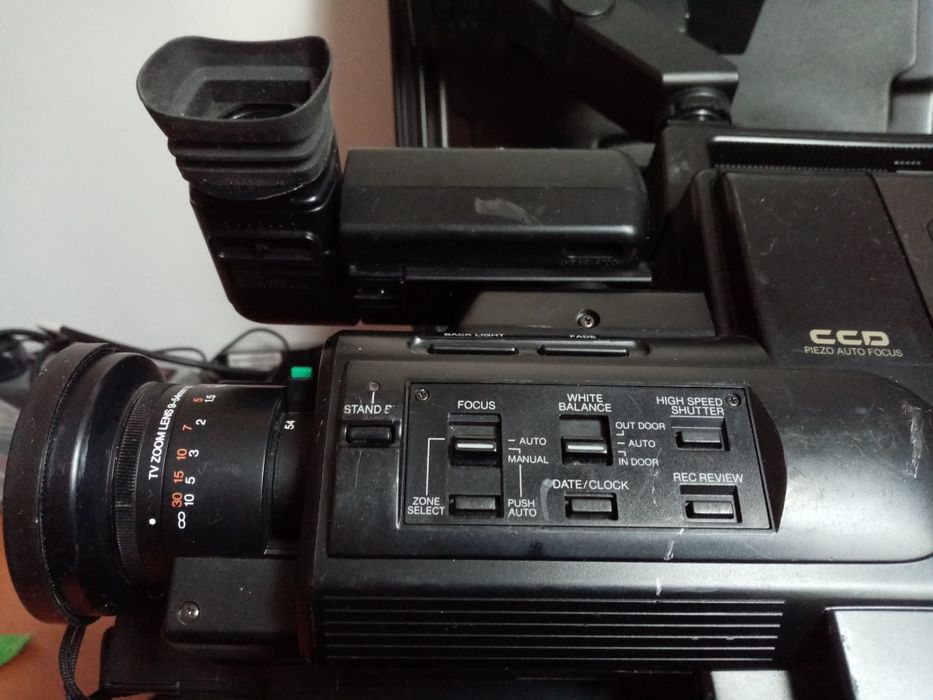 PANASONIC NV-M7EG VHS проф.камера пълен комплект с оригинален куфар