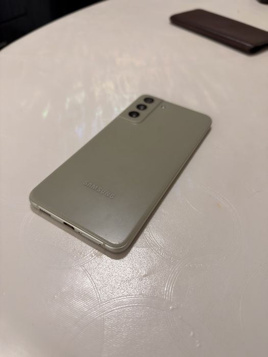 Продается Samsung S21 fe 8/256