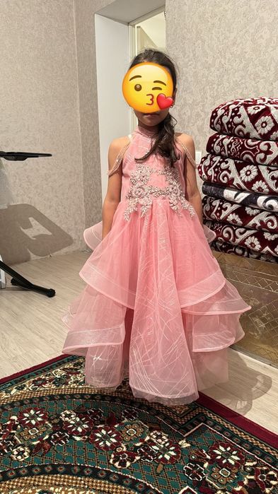 Продается нежное платье для девочек.