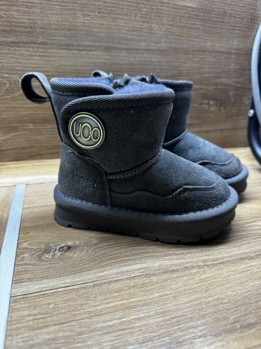 Продам зимнюю обувь детскую