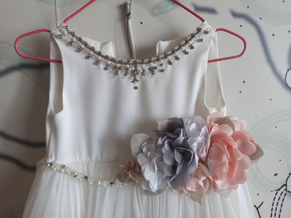 Белое платье на девочку 6/7 лет