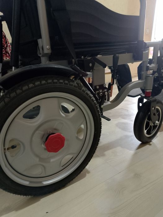 Продам инвалидное кресло с пультом управления