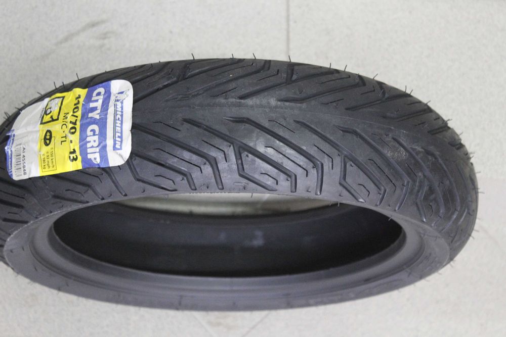 110/70-13 Michelin нова гума за скутер