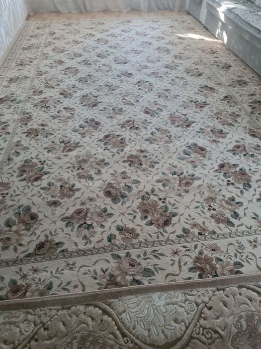 Продам ковер  в отличном состоянии