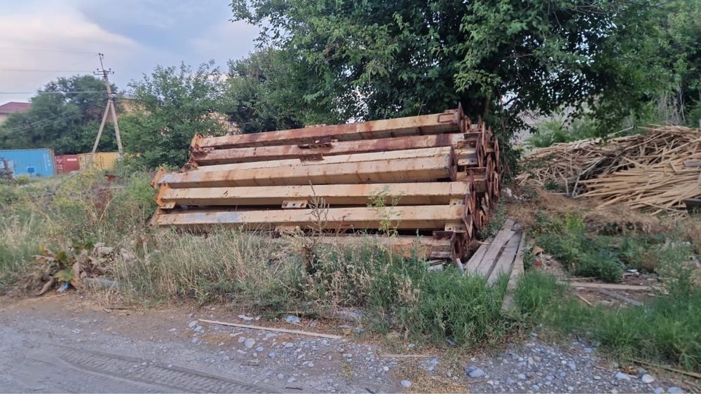 Продам стойки прочный металл