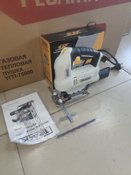 Сетевой электролобзик TRACK, 900W