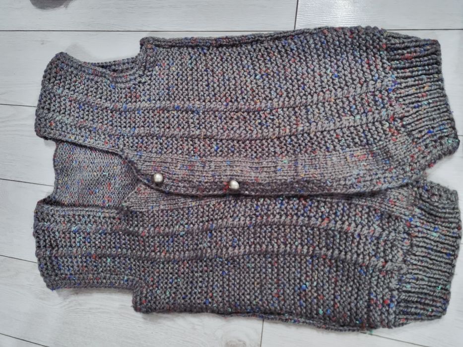 Ручная работа.  Стильные жилетки тёплые.