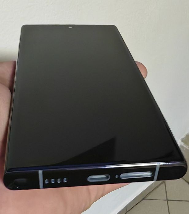 Display cu rama s22 ultra cu folie pe el din prima zi