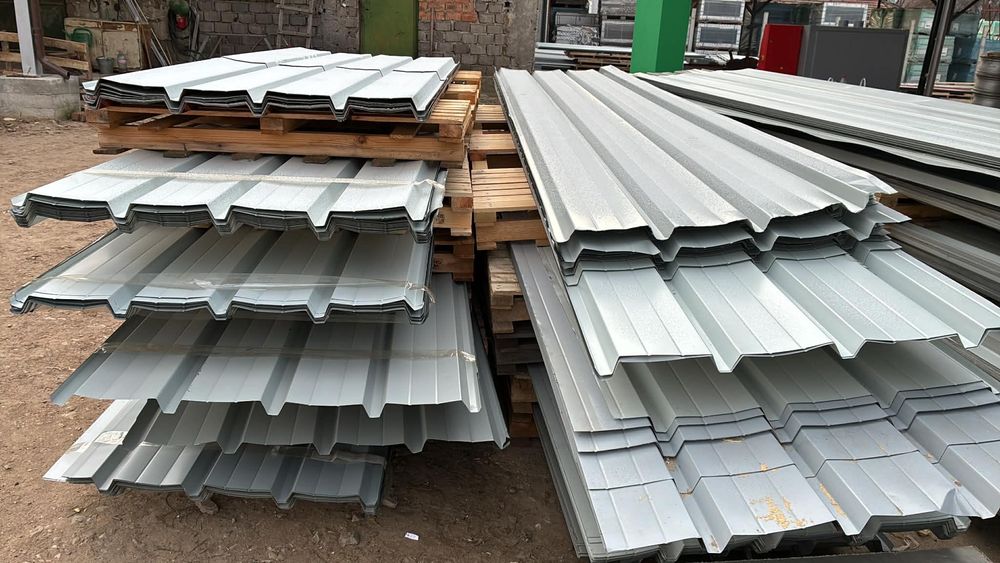 Tablă nouă și rebut( recuperată de pe panourile sandwich.)