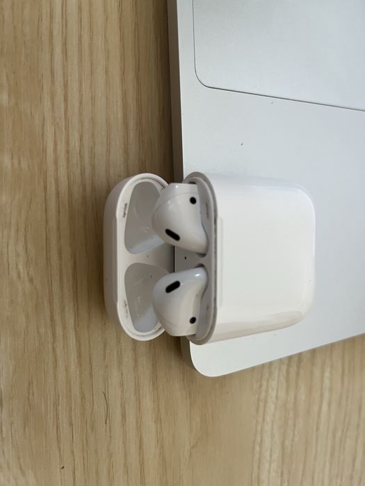 Apple AirPods gen 2