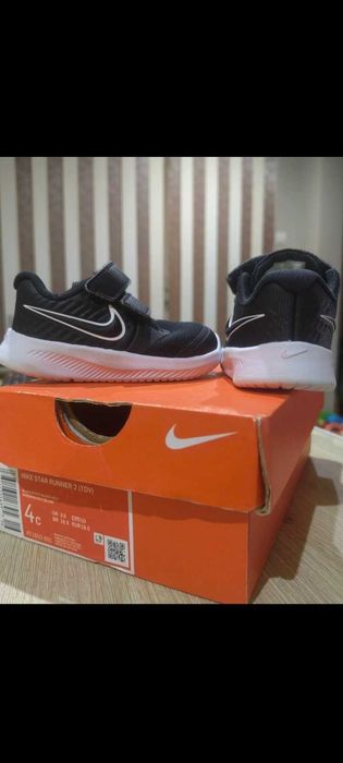 Чисто нови бебешки маратонки Nike-10см стелка