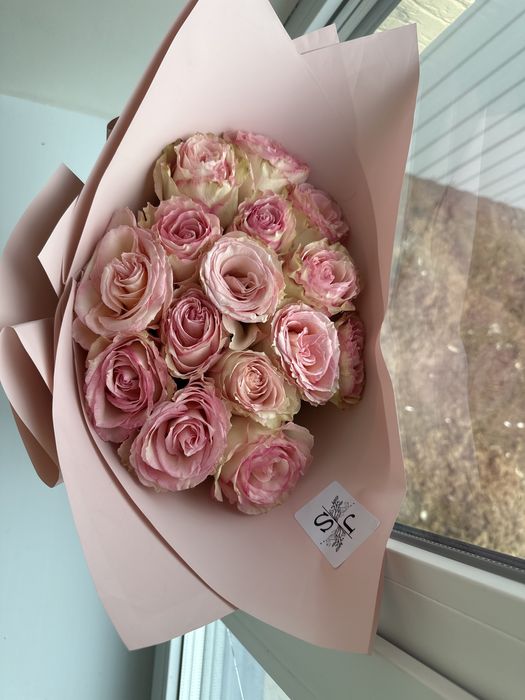 Свежий красный роза