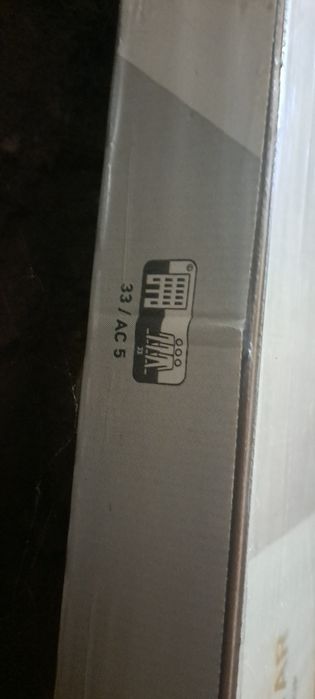 Продам ламинат 33 класс 8мм.