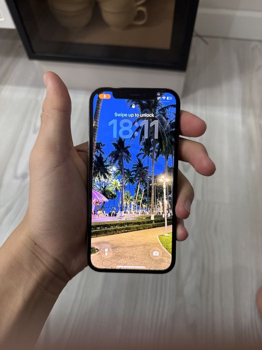 iPhone 12 pro телефон