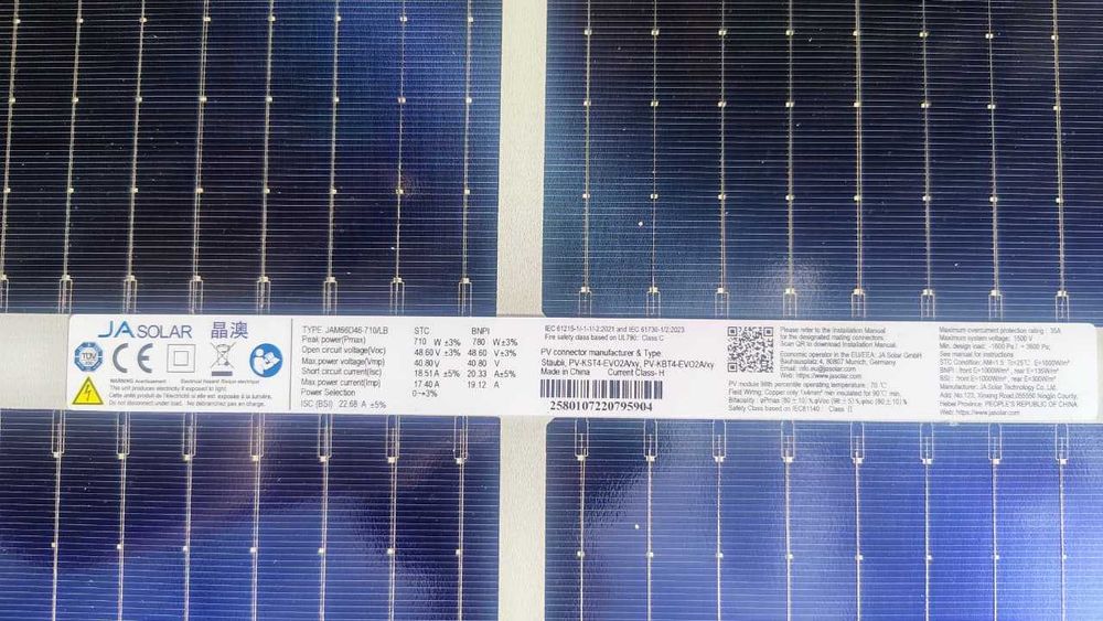 Соларен панел 710 W JAM66D46 710/LB Bifacial