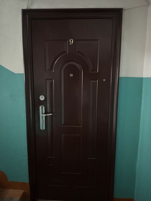 Продам входную дверь