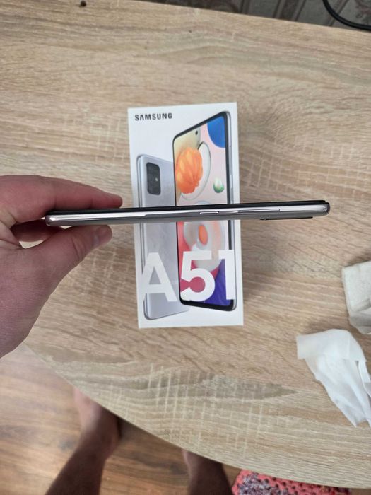 Продам телефон Samsung A51