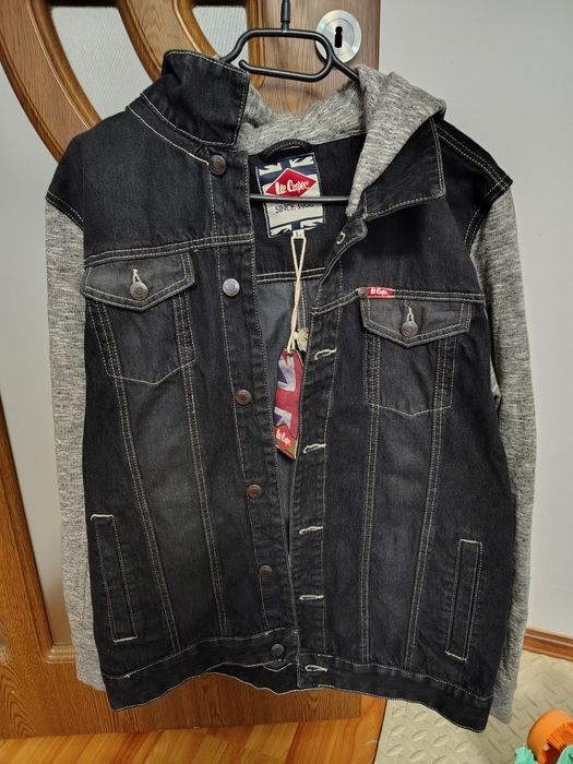Vând geaca de blugi Lee Cooper