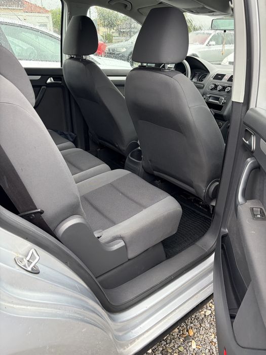 Volkswagen Touran 1.6 TDI 105 CP, 5 locuri