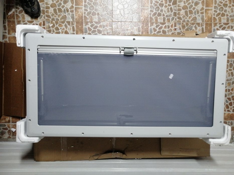 Прозорци  Dometic  за кемпер, каравана или бус , чисто нови.