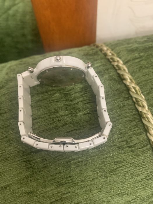 Продам женские часы , керамика.