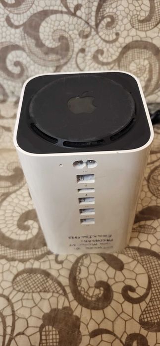 Apple AirPort Extreme Base Station (A1521) fuctional (fara hdd)  100 lei fix