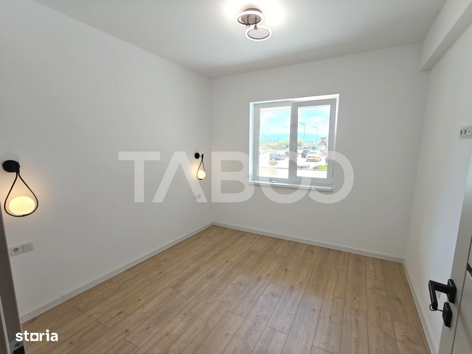 Apartament 3 camere decomandat - 2 bai - balcon - parcare - intabulat