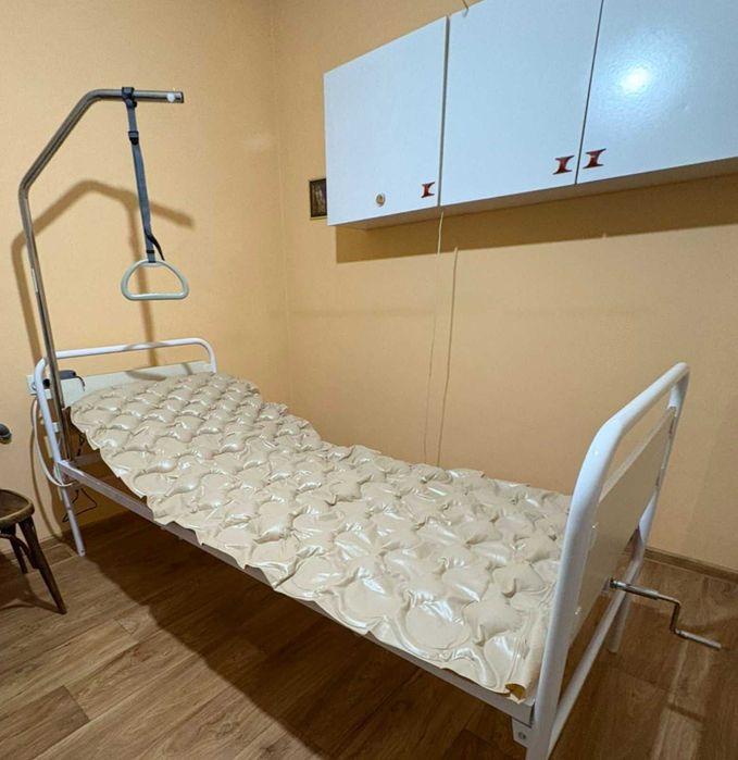 Механично болнично легло с 1 подвижна секция. С гаранция!