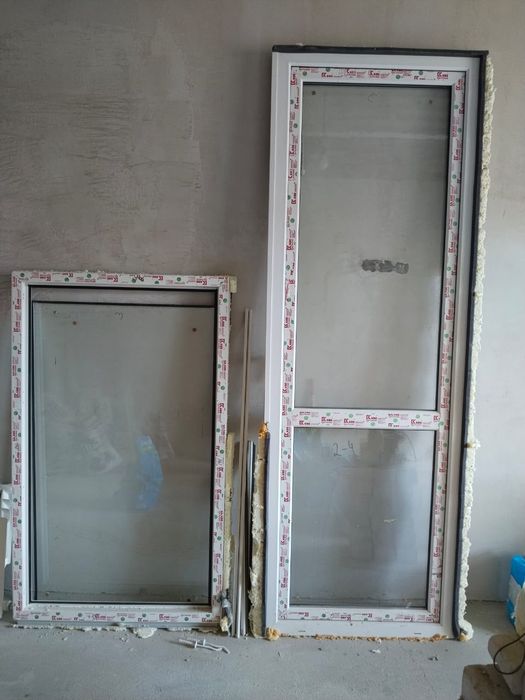 Продам балконную дверь вместе с окном