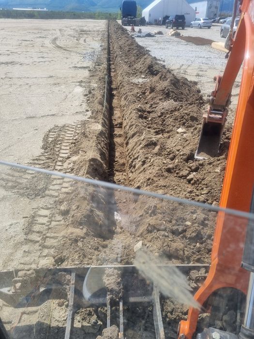 Firma executam: săpături, demolari, santuri, taluzari, fundații, miniexcavator