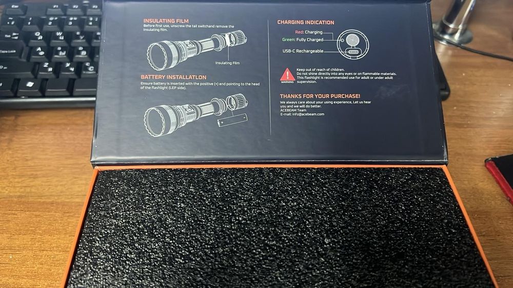 Очень мощный фанарь,  лазерный , оригинал !