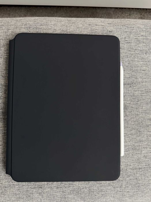 Продавам Apple iPad Pro 11” M1 128GB Cellular (A2459) + Magic Keyboard (A2261) + Apple Pencil