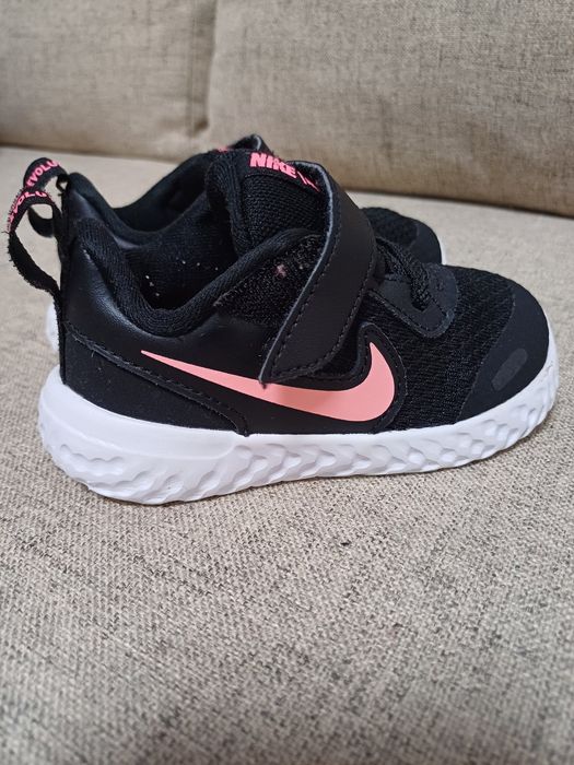 Супер леки и удобни маратонки NIKE