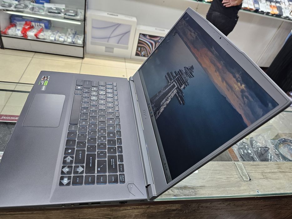 MSI Thin 15 Ryzen 5 + RTX2050