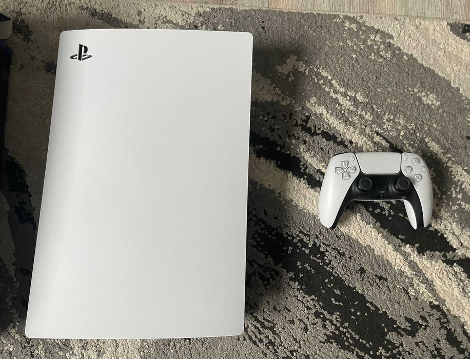 PlayStation 5 Digital Edition 825GB + 2 jocuri
