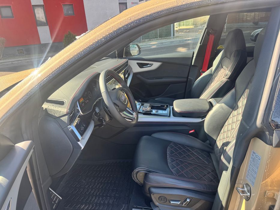 inchirieri auto  suv de lux audi q8