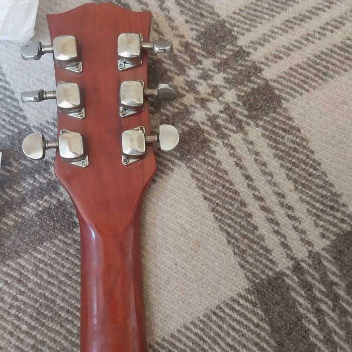 Продавам класическа китара