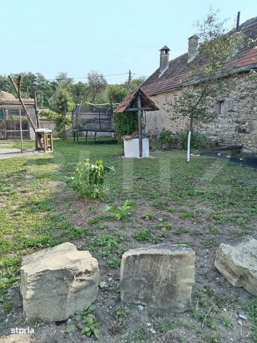 Casa complet renovata, 3 camere, teren 3800 mp – comuna Parau